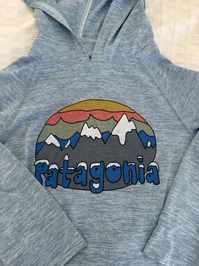 Patagonia kids hooded long sleeve shirt (5T)
